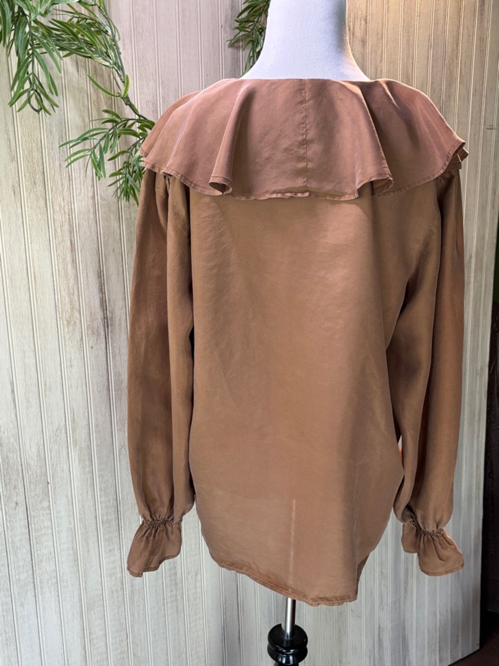 100% Silk Elegant Brown Ruffle Blouse, Best American Clothing Co., EUC, Medium - Picture 6 of 15